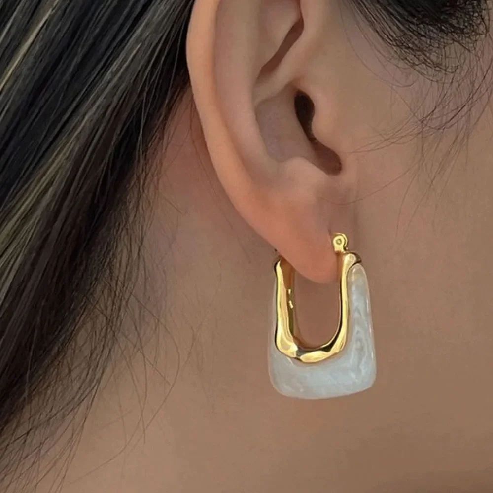 Nude crystal hoop earring A50